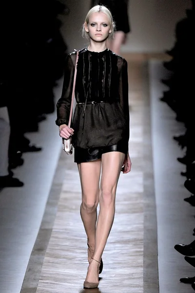Look 10